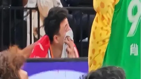 林诗栋挺进乒乓球男单八强战场